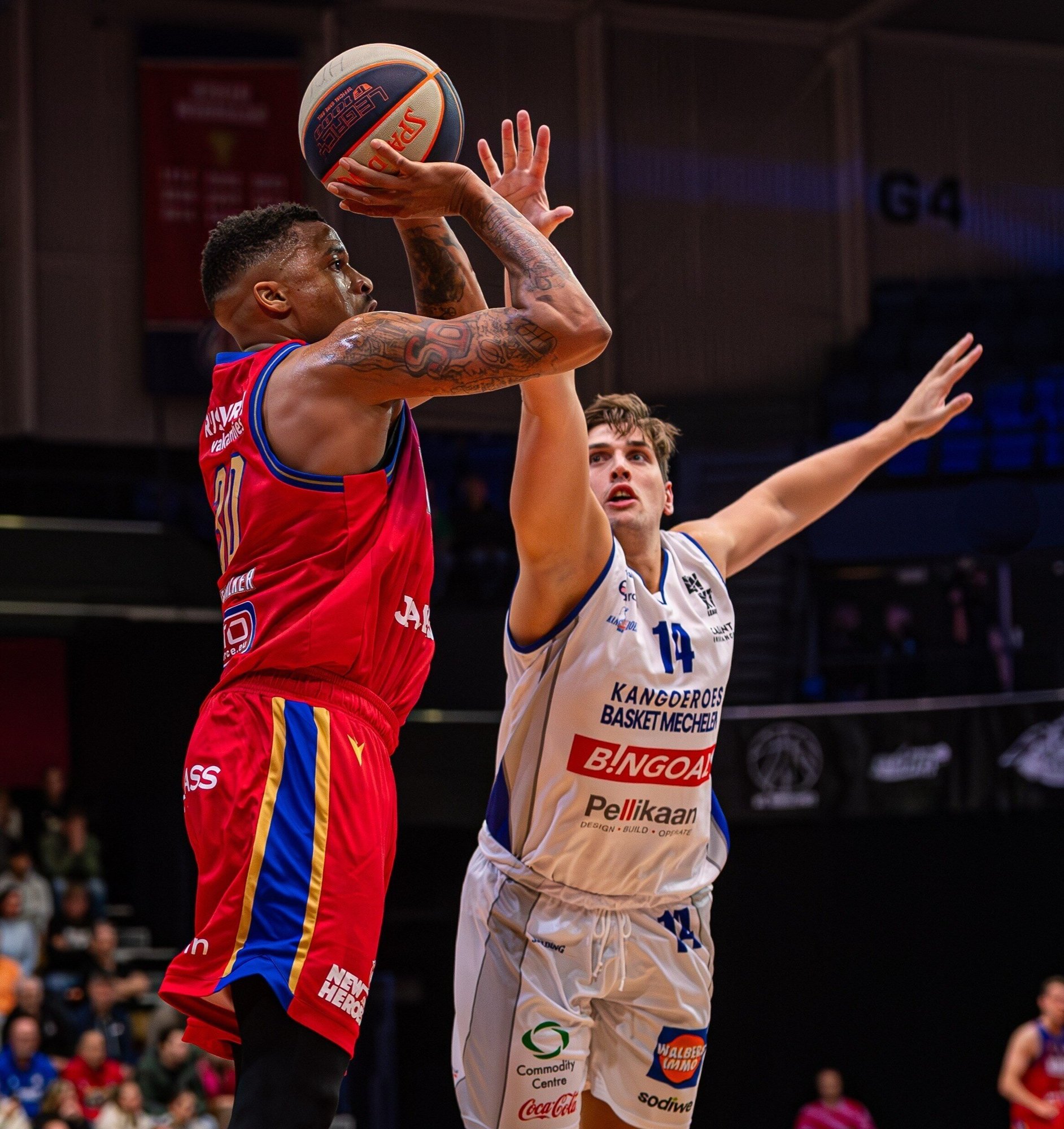 Three-point shot Heroes Den Bosch