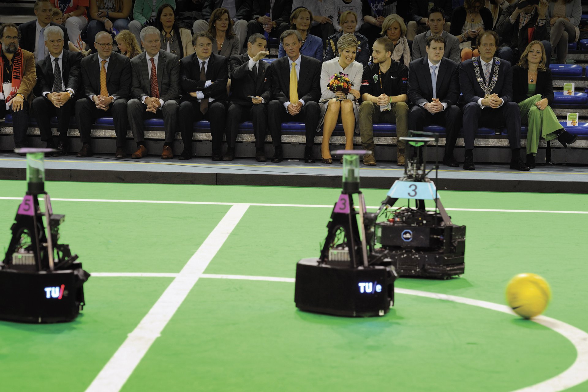 Robots aan het voetballen tijdens de Robocup