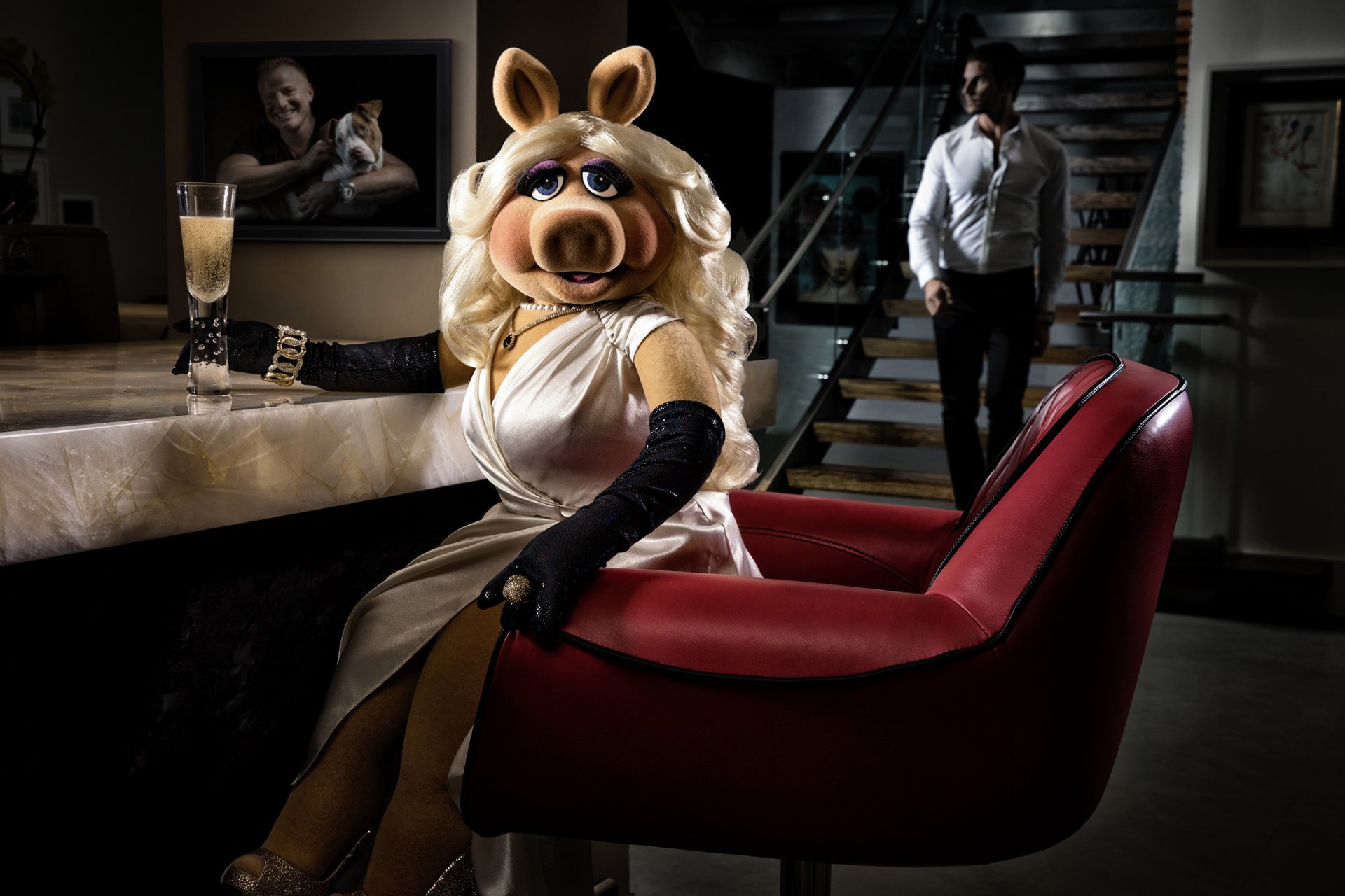 Campagnebeeld Invicta en Disney met Miss Piggy